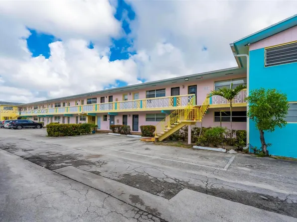 285 NE 191st St, Miami, FL