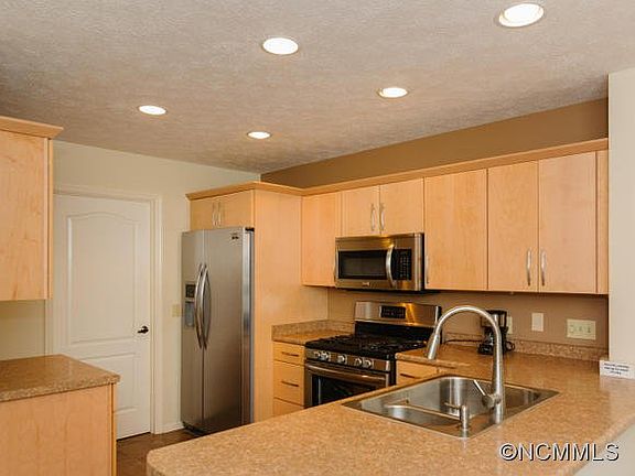 5th image of 206 N Tallyho Ln
