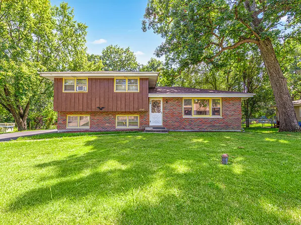 17507 Woodbrook Ln, Lockport, IL 60441