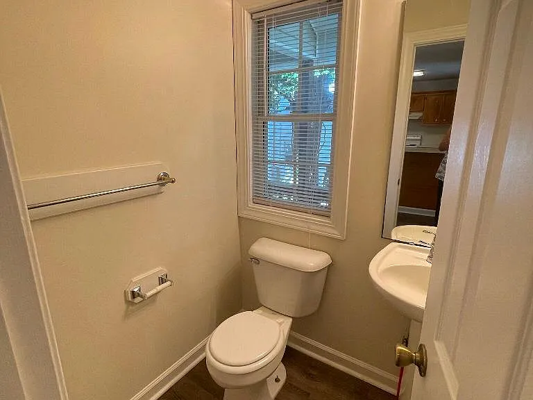 605 Avery St — Photo 9