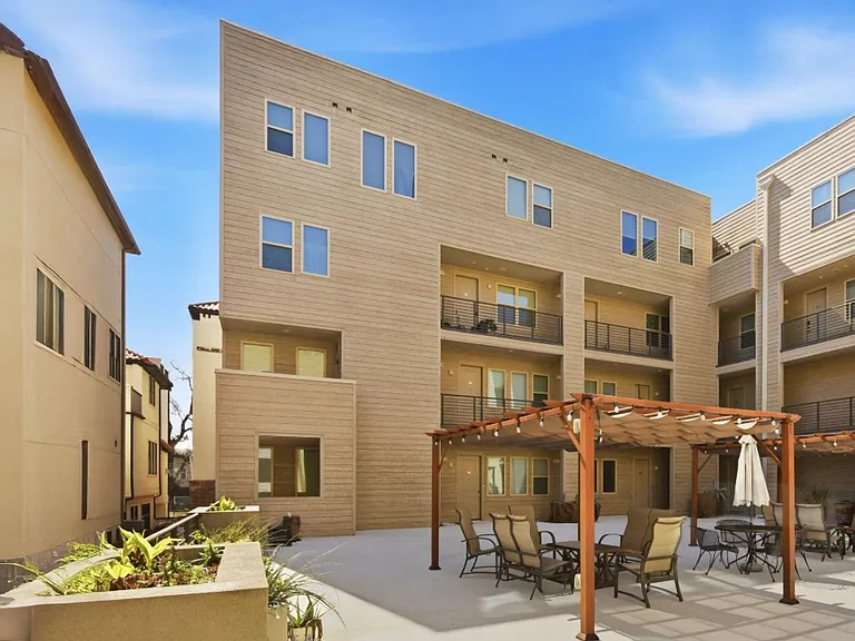 4819 Caroline St #208 — Photo 7