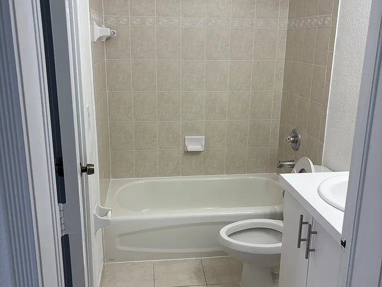 5600 NW 107th Ave #1412 — Photo 5