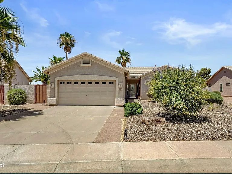 1264 E Waterview Pl — Photo 1