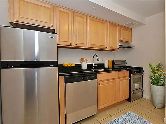4th image of 322 E 39th St APT 9B