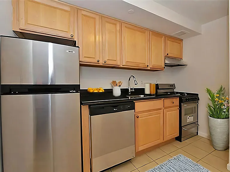 322 E 39th St #9B — Photo 4