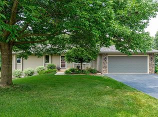 5848 Sweet Grass Dr, Roscoe, IL 61073