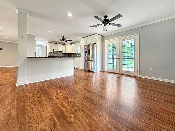 3rd image of 2411 Chantulane Ave