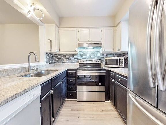 4th image of 913 Hearthridge Ct APT C
