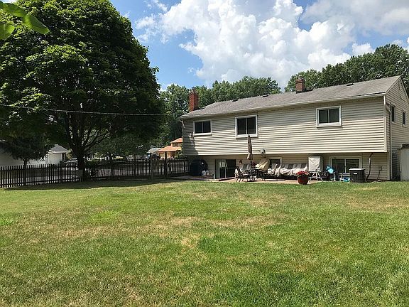 3rd image of 8409 Brentwood Dr