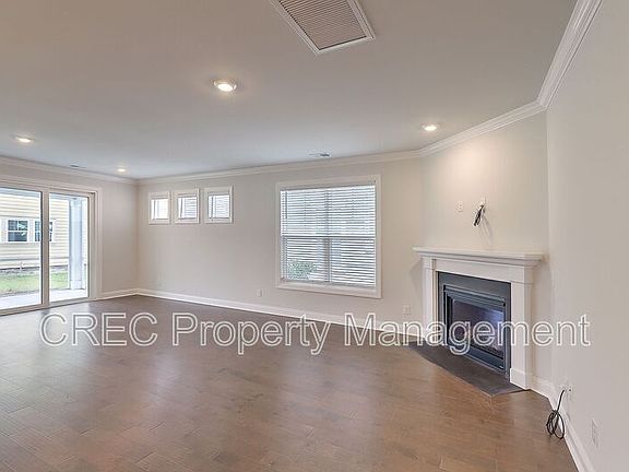 4th image of 166 Whaler Ave