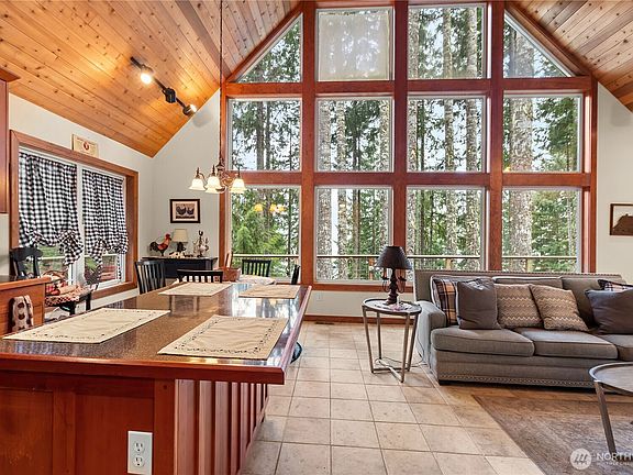 4th image of 70 N Rim view Place