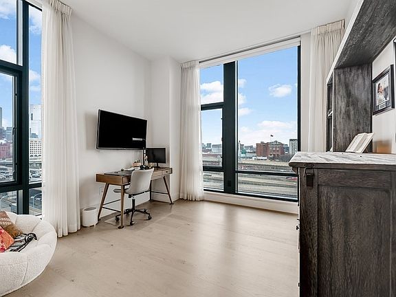 4th image of 40 Traveler St #Penthouse 802