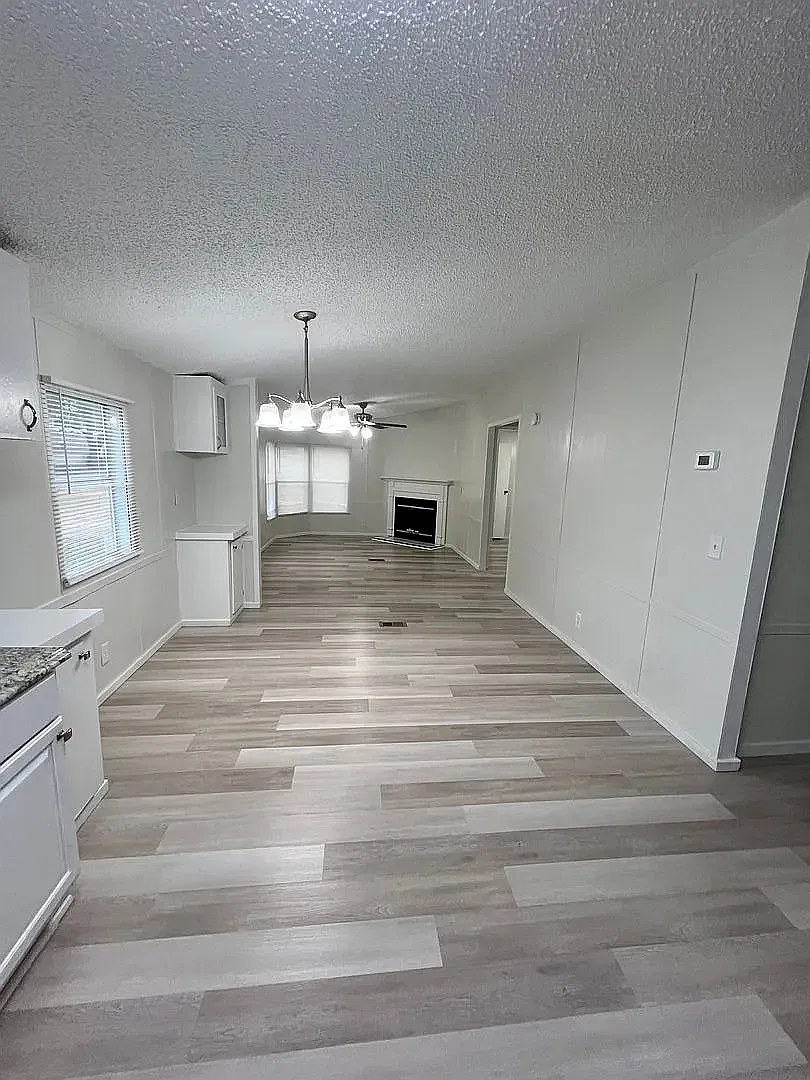 3 bed, $1,295 — Photo 1