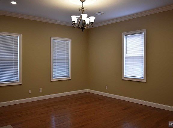 4th image of 407 Hudson St Floor 2