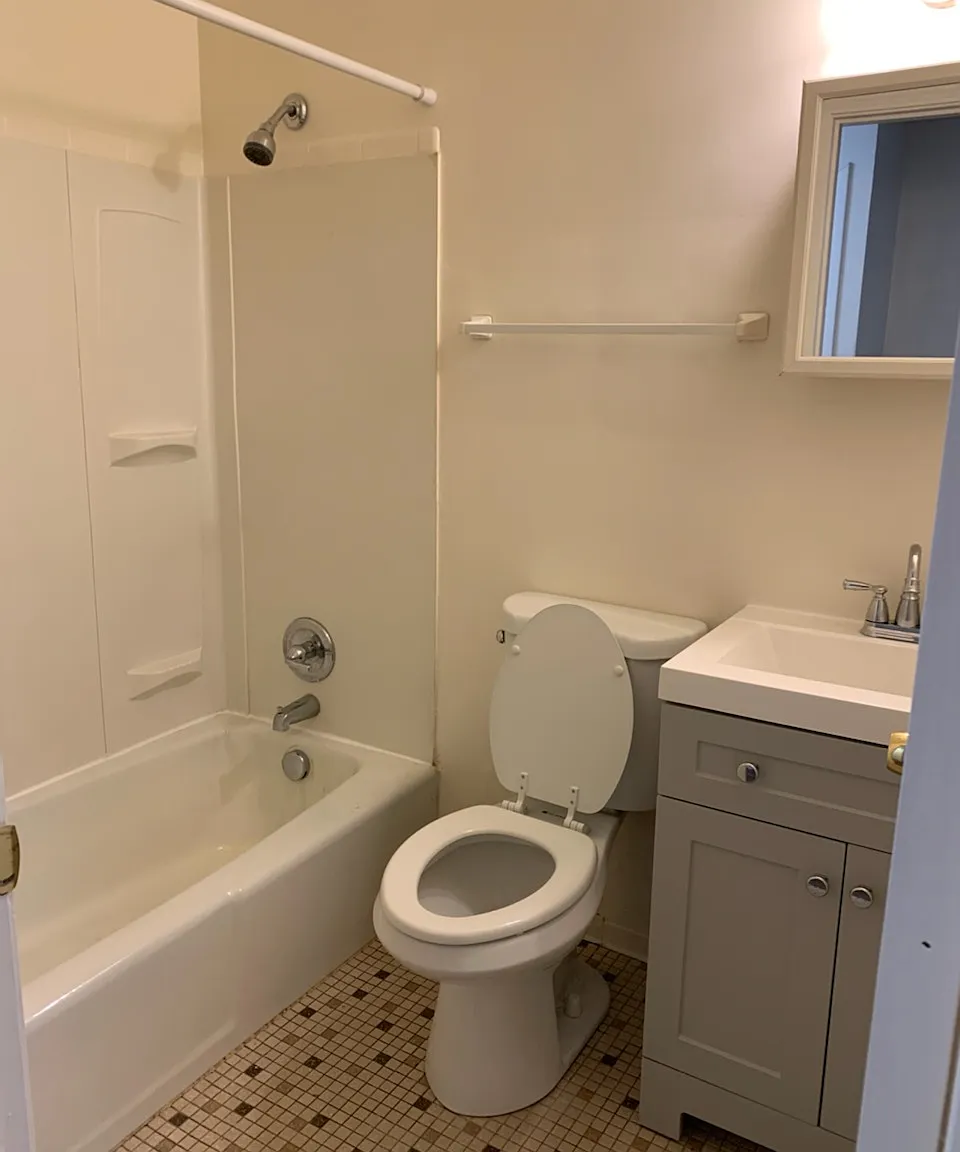 Studio, 700 sqft, $725 — Photo 2