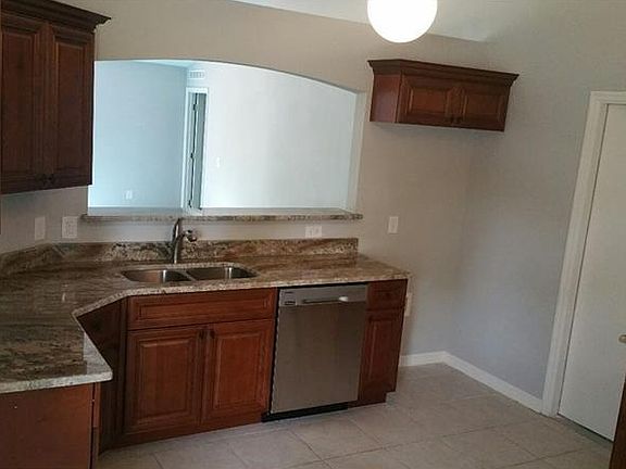 3rd image of 1777 Villa Dr