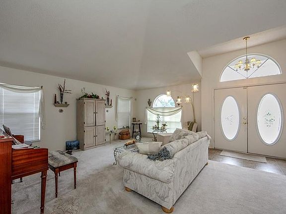 3rd image of 973 Highland Crest Cir