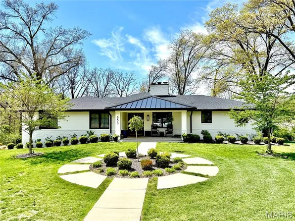 853 Elmtree Ln, Saint Louis, MO 63122