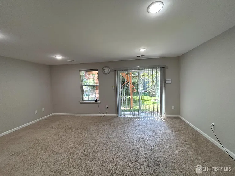 1302 Hights Farm Rd N — Photo 5