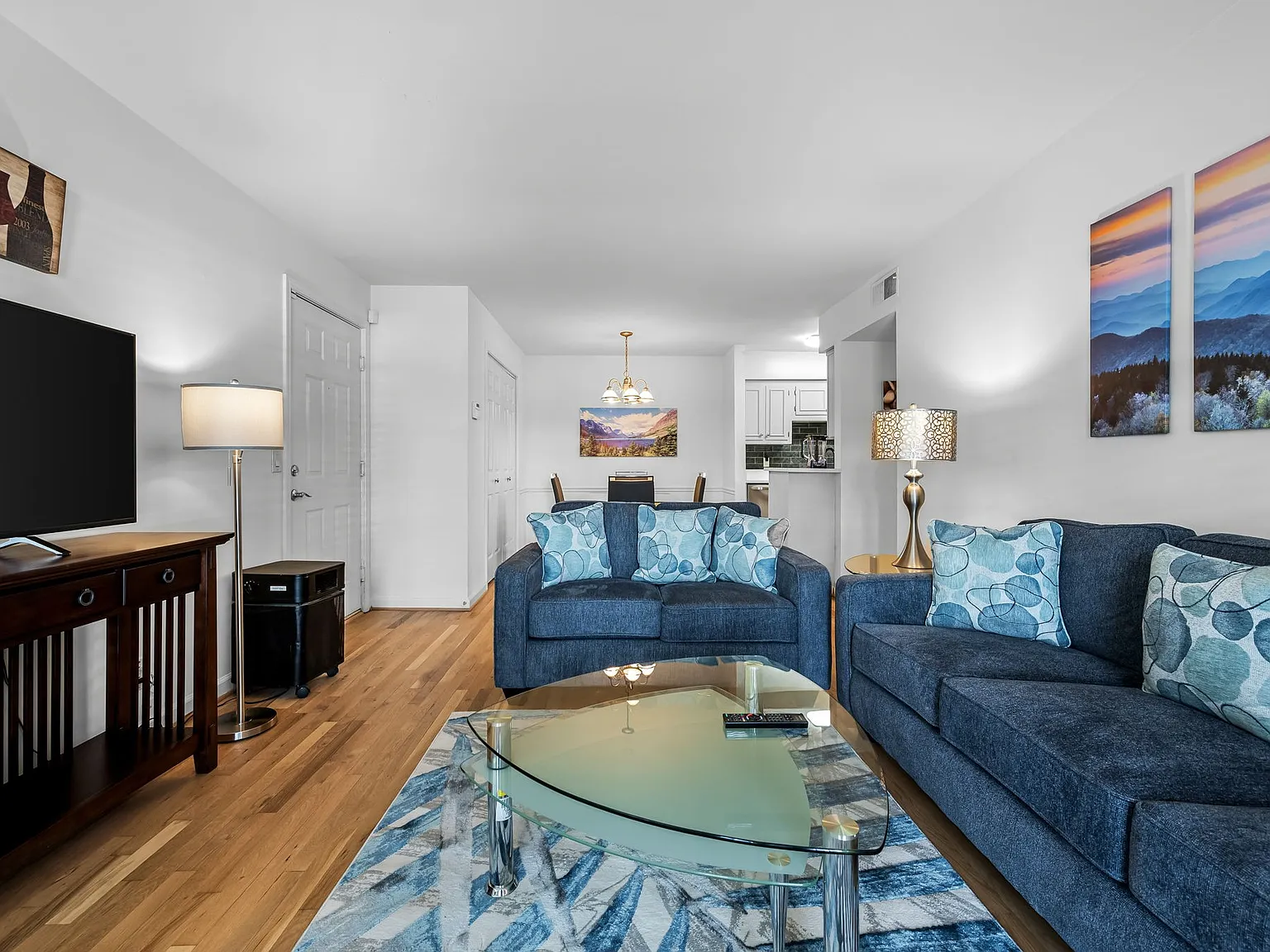 2 bed, 2.0 bath, 1050 sqft, $2,200 — Photo 2