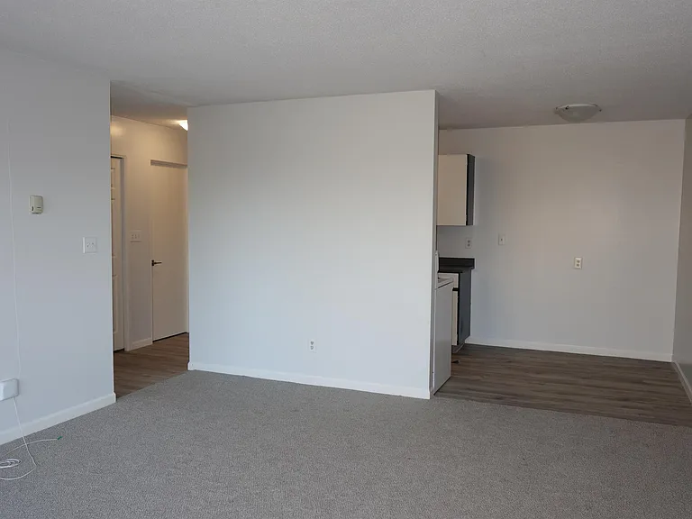 885 Craigflower Rd — Photo 28