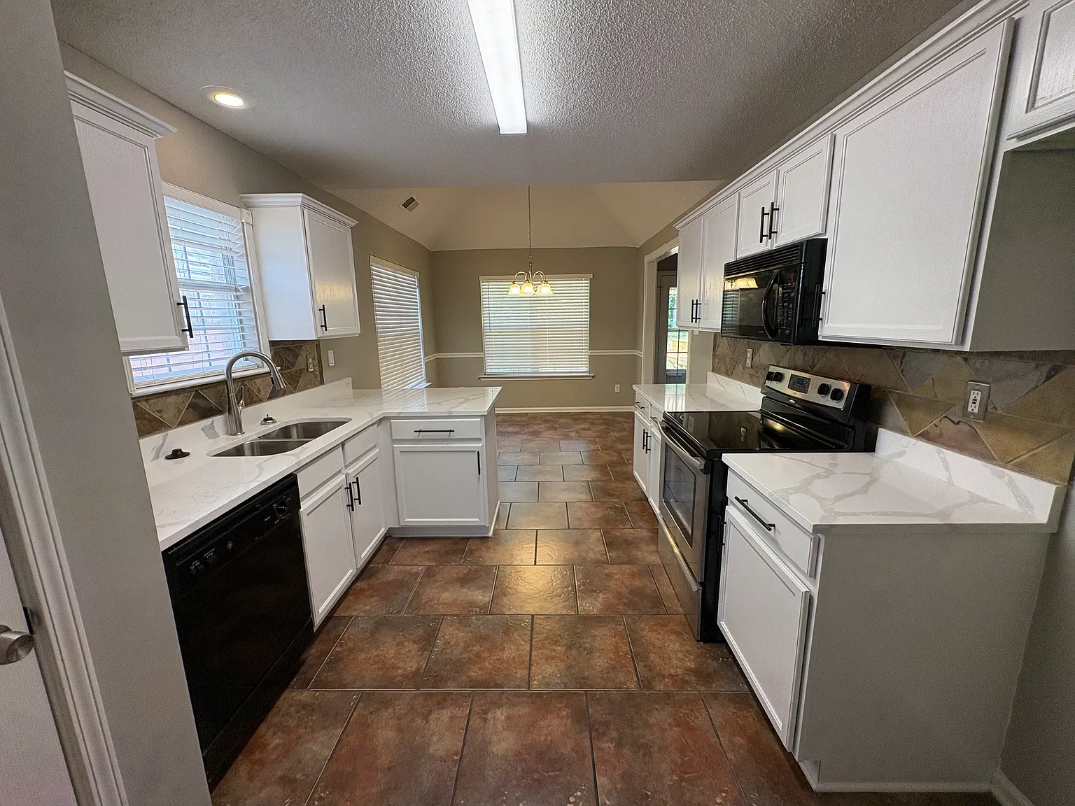 4 bed, 2.5 bath, 2050 sqft, $1,995 — Photo 3