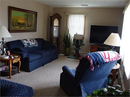 3rd image of 409 Liggett Blvd