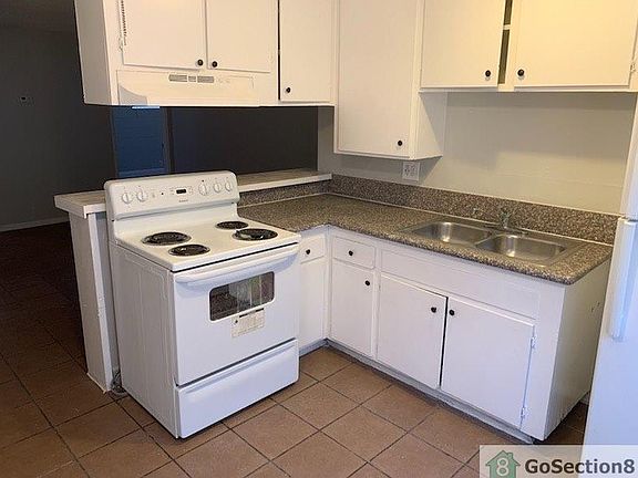 5th image of 3832 Royal Crest St APT 3