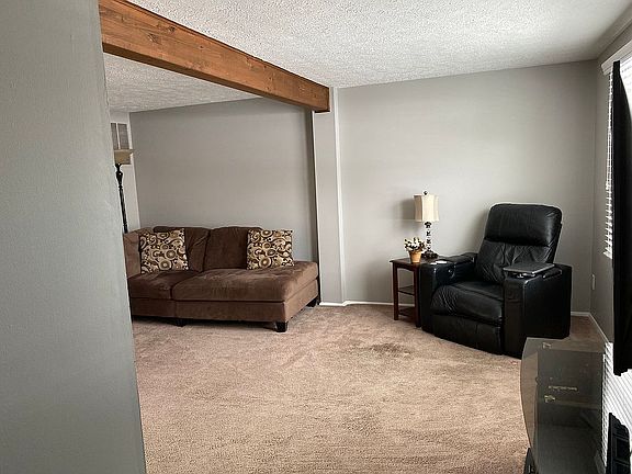 4th image of 1022 Cottonwood Ct