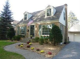 2040 Illinois Rd, Northbrook, IL 60062