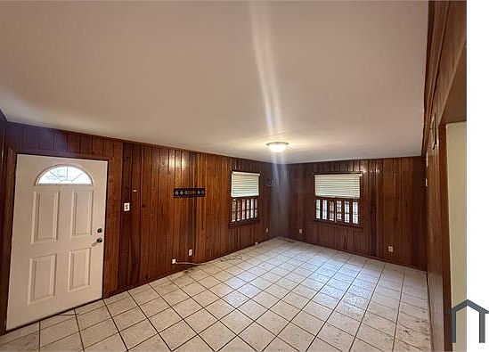 5th image of 2113 Highland Ct