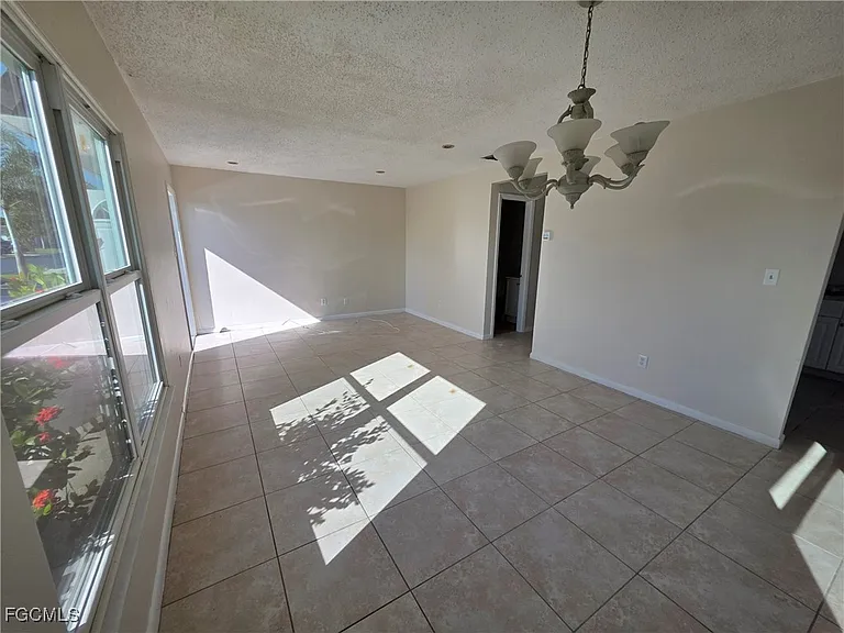 46 Hamlin Ct — Photo 3