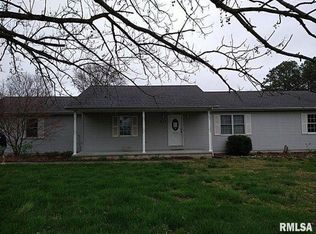 15676 N Blackward Ln, Mount Vernon, IL 62864