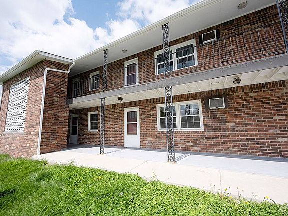 4th image of 140 Maple Park Dr #1