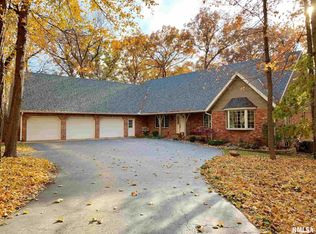 98 Locust Ridge Ct, Morton, IL 61550