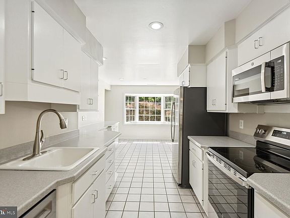 4th image of 1026 N Pelham St