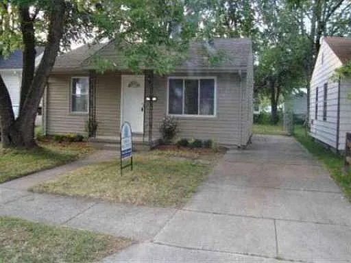 1797 E Marshall St photo 1