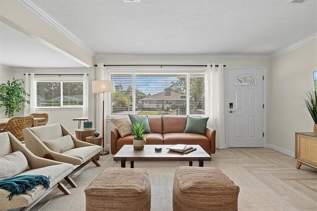 3 bed, 2.0 bath, 1415 sqft, $10,000 — Photo 2
