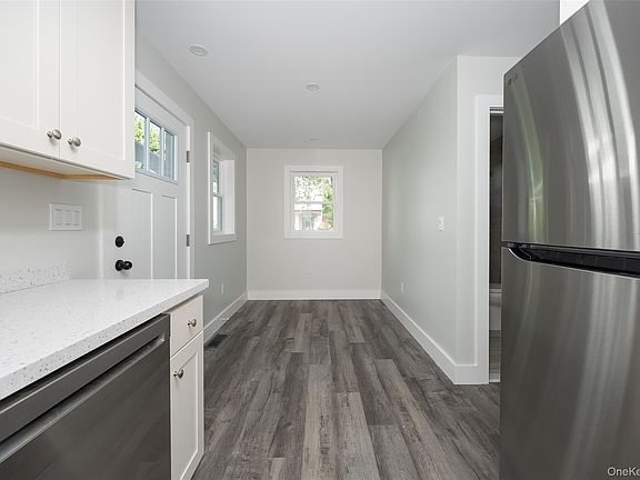 4th image of 7 Douglas St #A