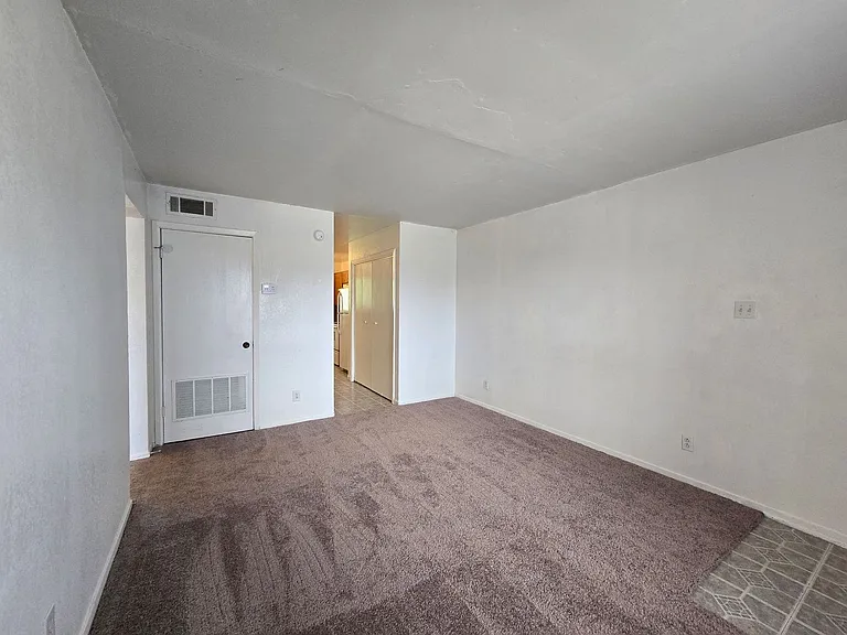 1305 Quail Cir #A — Photo 6