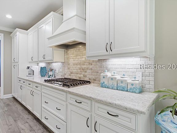5th image of 1267 Parrot Avenue