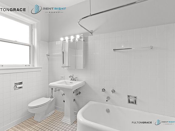 2nd image of 534 W Stratford Pl APT 5W