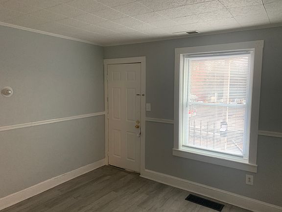 4th image of 229 W Diamond St