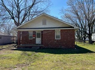 531 W 3rd St, Cherryvale, KS 67335