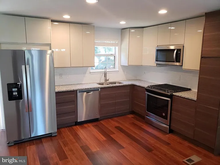6839 Signature Cir — Photo 2