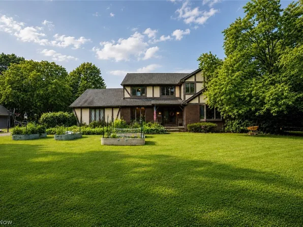 2458 Cedarwood Rd, Pepper Pike, OH 44124