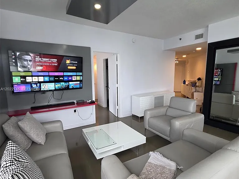 1060 Brickell Ave #2201 — Photo 44