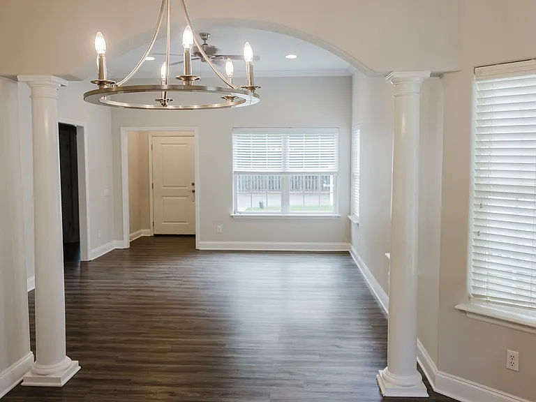 327 Summercreek Cv — Photo 3
