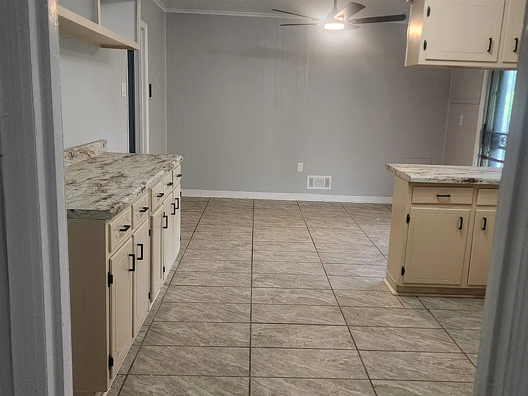 2166 Fortune Ave — Photo 10