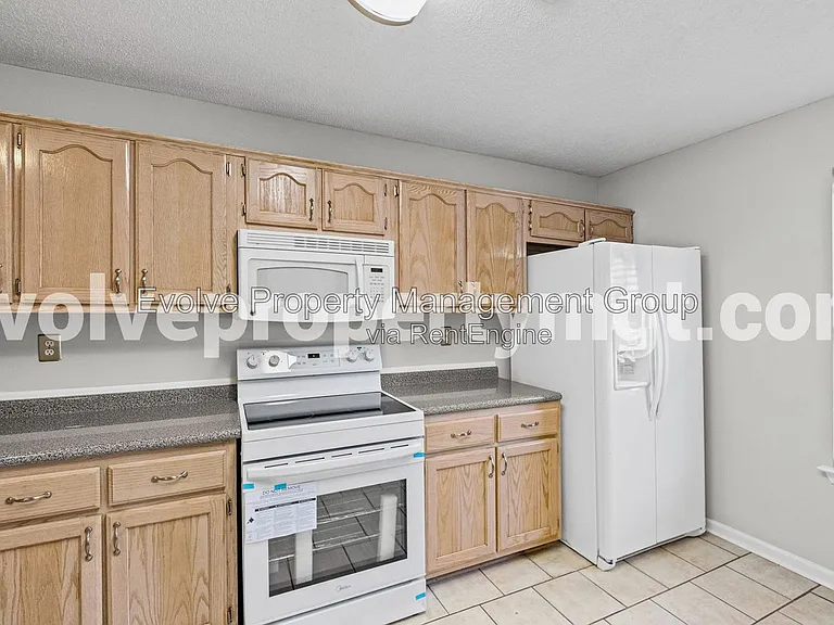 8363 Creek Front Dr — Photo 10